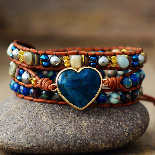 Bracelet en cuir et coeur en pierre d'Apatite