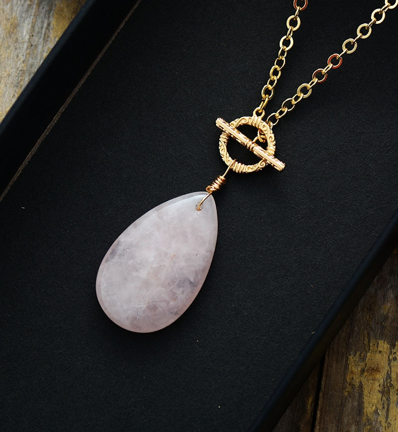 Pendentif doré goutte de Quartz Rose